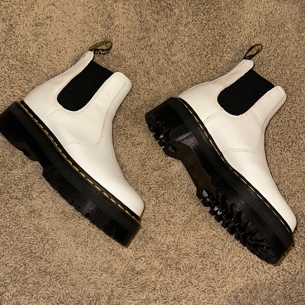 DR MARTENS WHITE CHELSEA PLATFORM BOOTS
